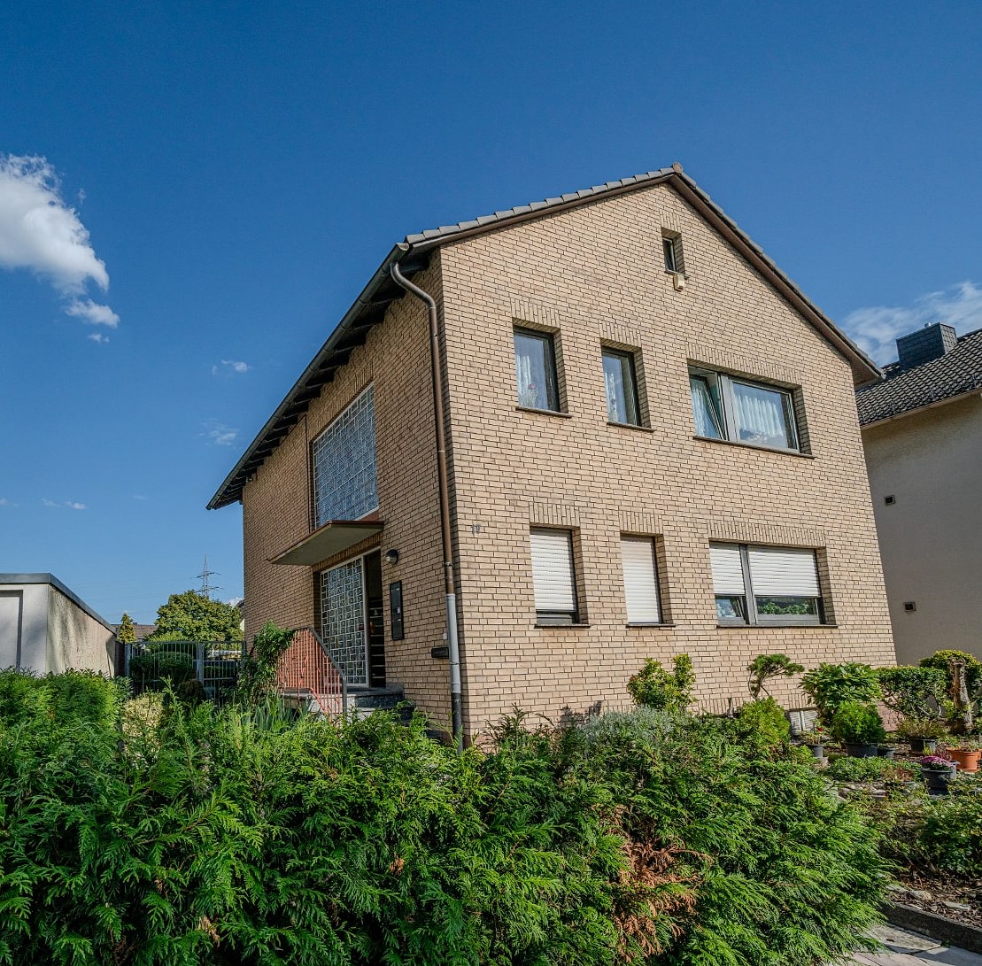 Freistehendes Haus mit Garten und Garage in Leverkusen