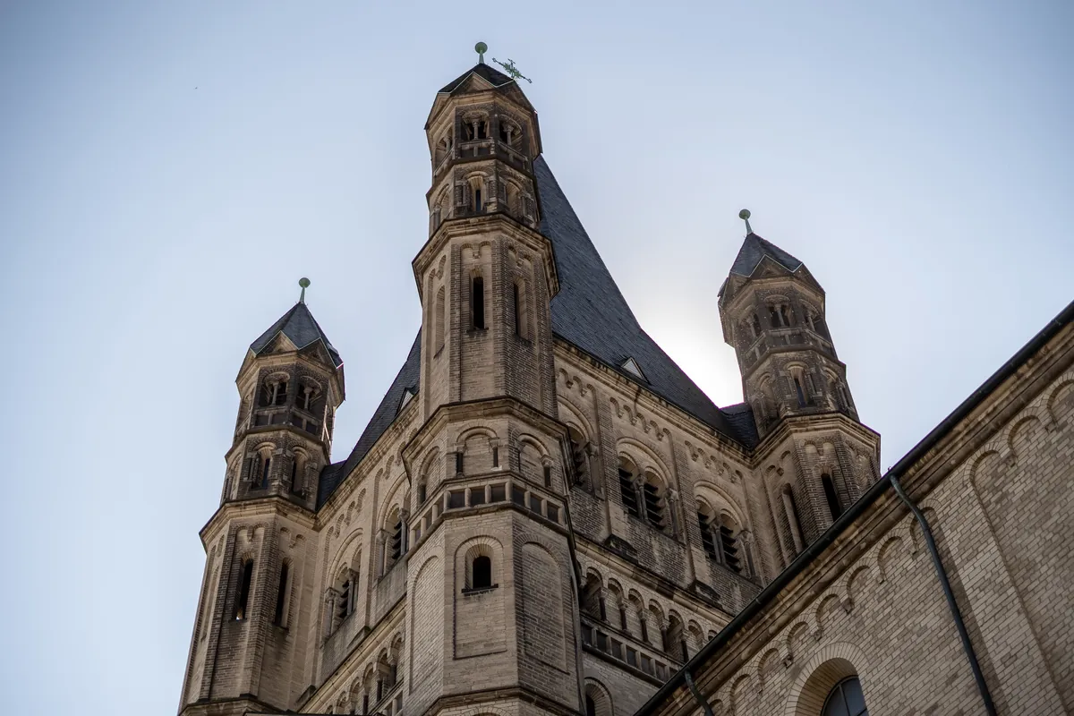 Kirchturm der Groß St. Martin in Köln Altstadt Nord