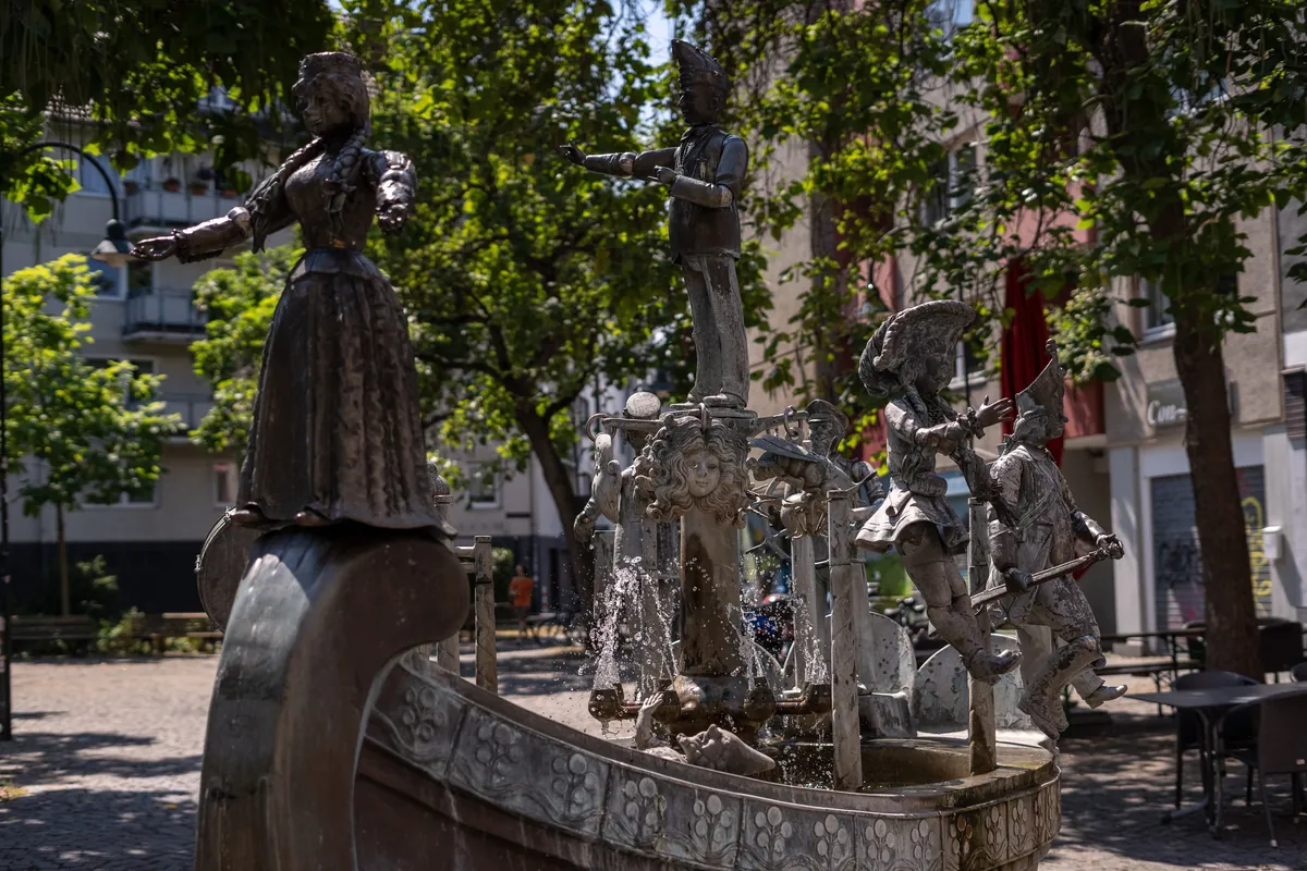 Der Karl Berbuer Brunnen in Köln Altstadt Süd