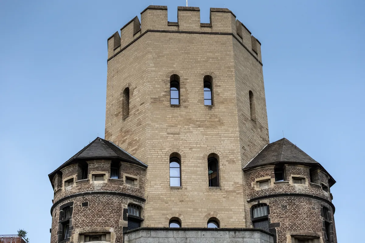 Turmspitze der Severinstorburges in Köln Altstadt Süd