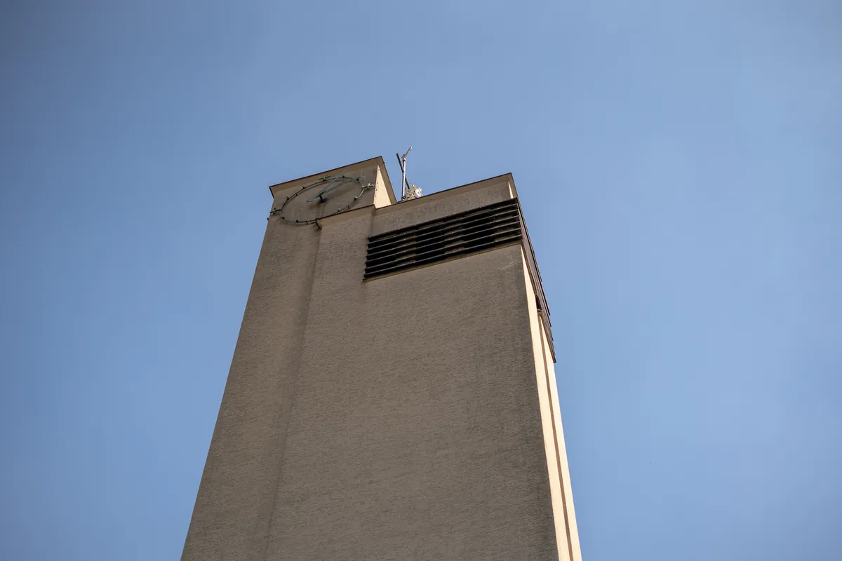 Kirchturm der St. Dreikönigen Kirche in Köln Bickendorf