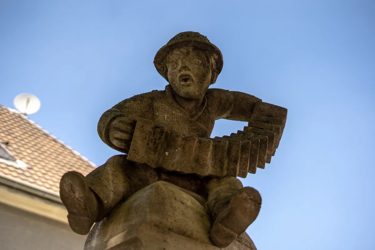 Treuer Husar Brunnen in Köln Bickendorf