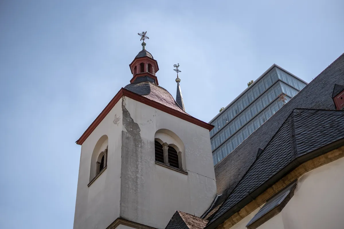 Kirchturm der St. Heribertus in Köln Deutz