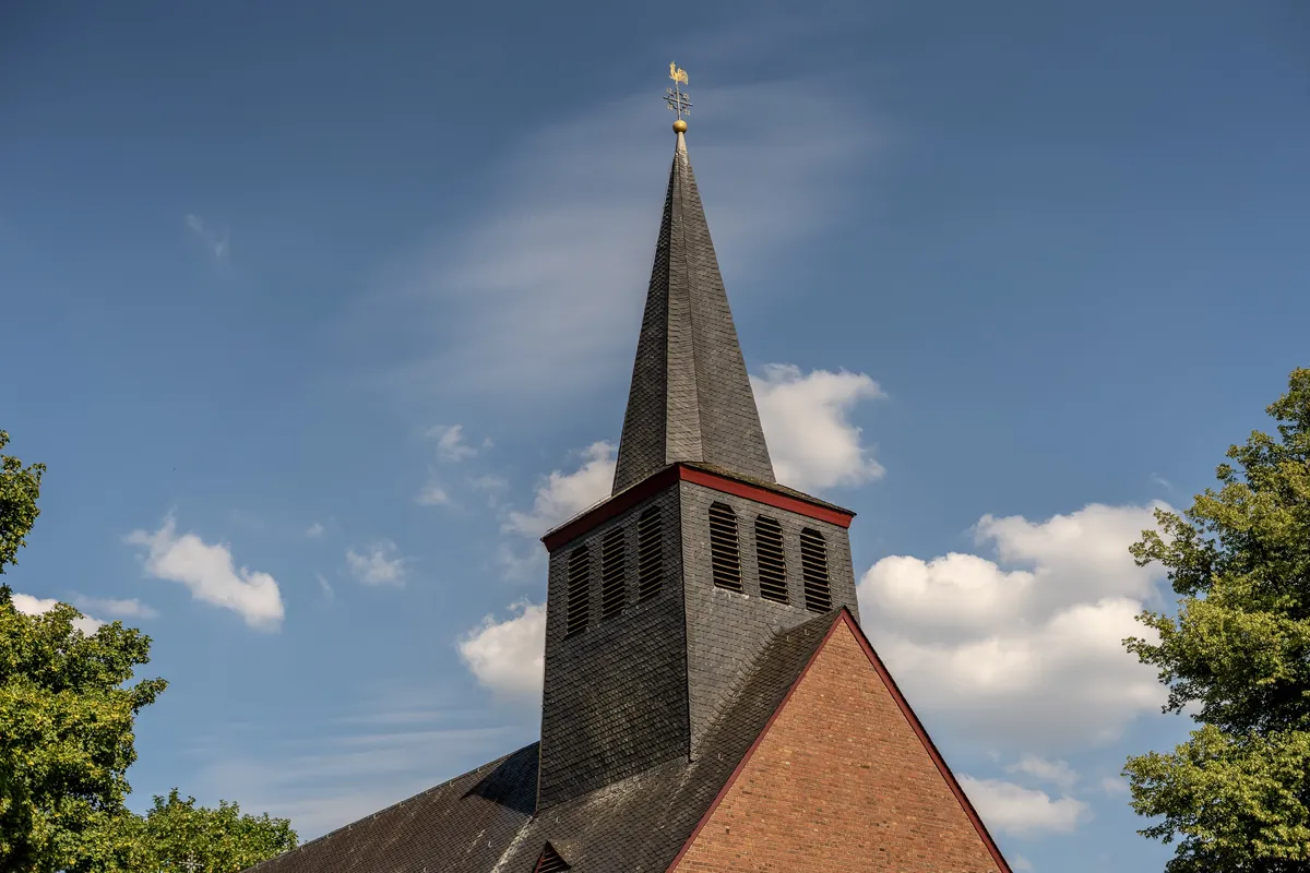Kirchturm der St. Marien in Köln Fühlingen