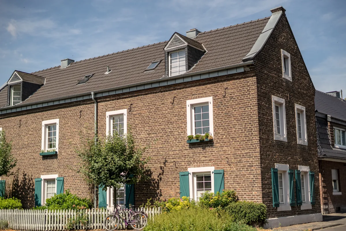 Backsteinhaus an der Kirchgasse in Köln Lövenich