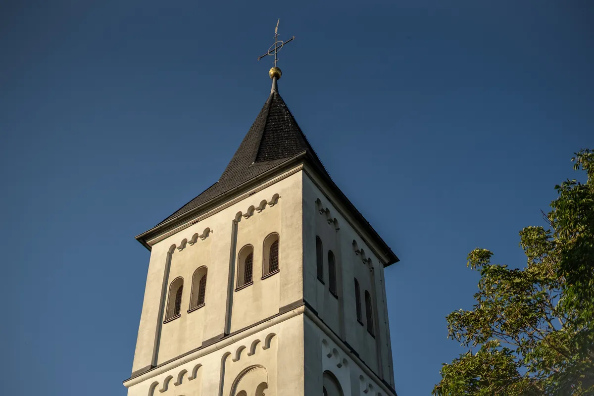 Kirchenspitze der St. Brictius in Köln Merkenich