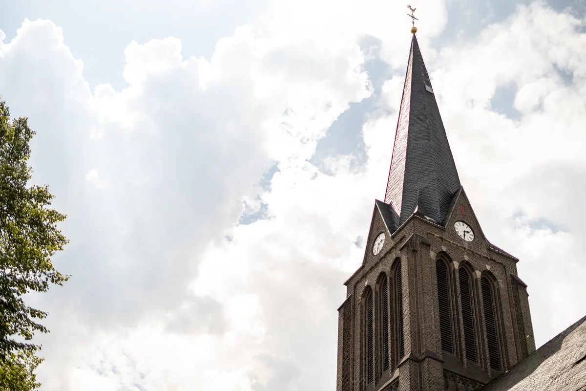 Kirchturm St. Peter in Köln Neuehrenfeld