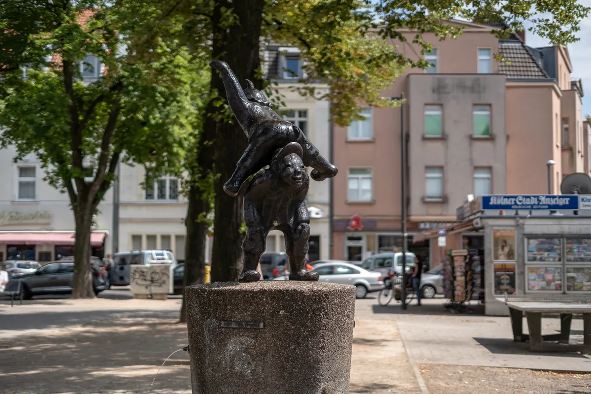 Max und Moritz Brunnen am Lenauplatz in Köln Neuehrenfeld