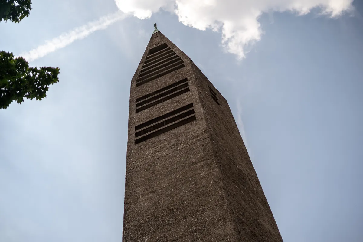Kirchturm St. Gertrud in Köln Neustadt Nord