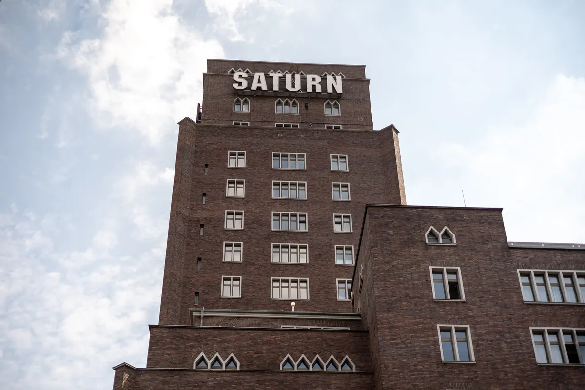 Spitze des Hansahochhaus in Köln Neustadt Nord