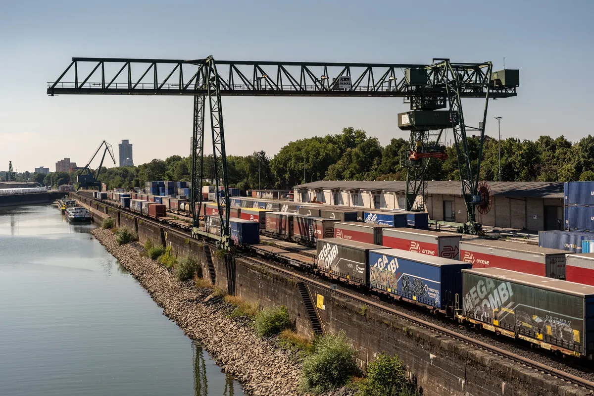 Hafeneinfahrt in Köln Niehl