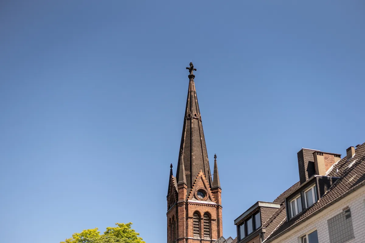 Kirchturm der Lutherkirche in Köln Nippes