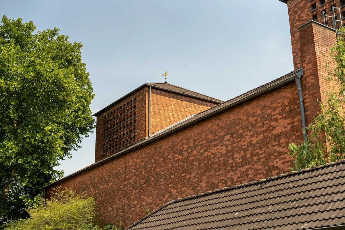 Kirchturm der St. Joseph in Köln Rodenkirchen