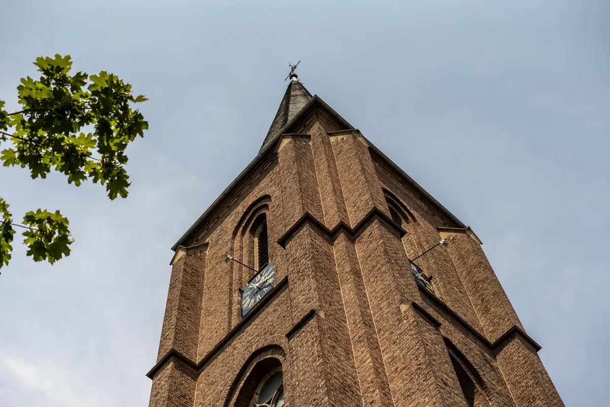 Kirchturm der St. Maternus in Köln Rodenkirchen