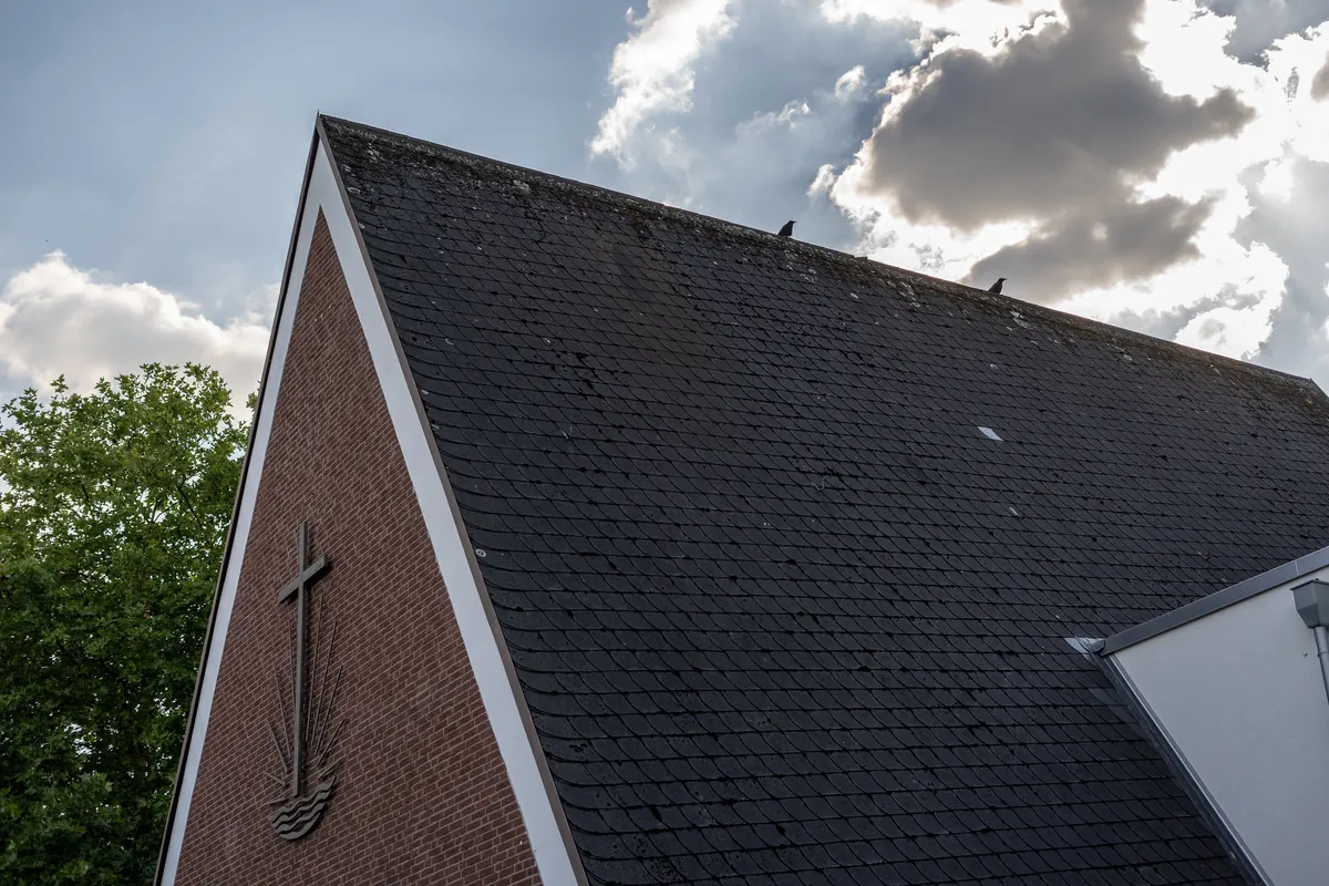 Dachspitze der Neuapostolische Kirche in Köln Seeberg