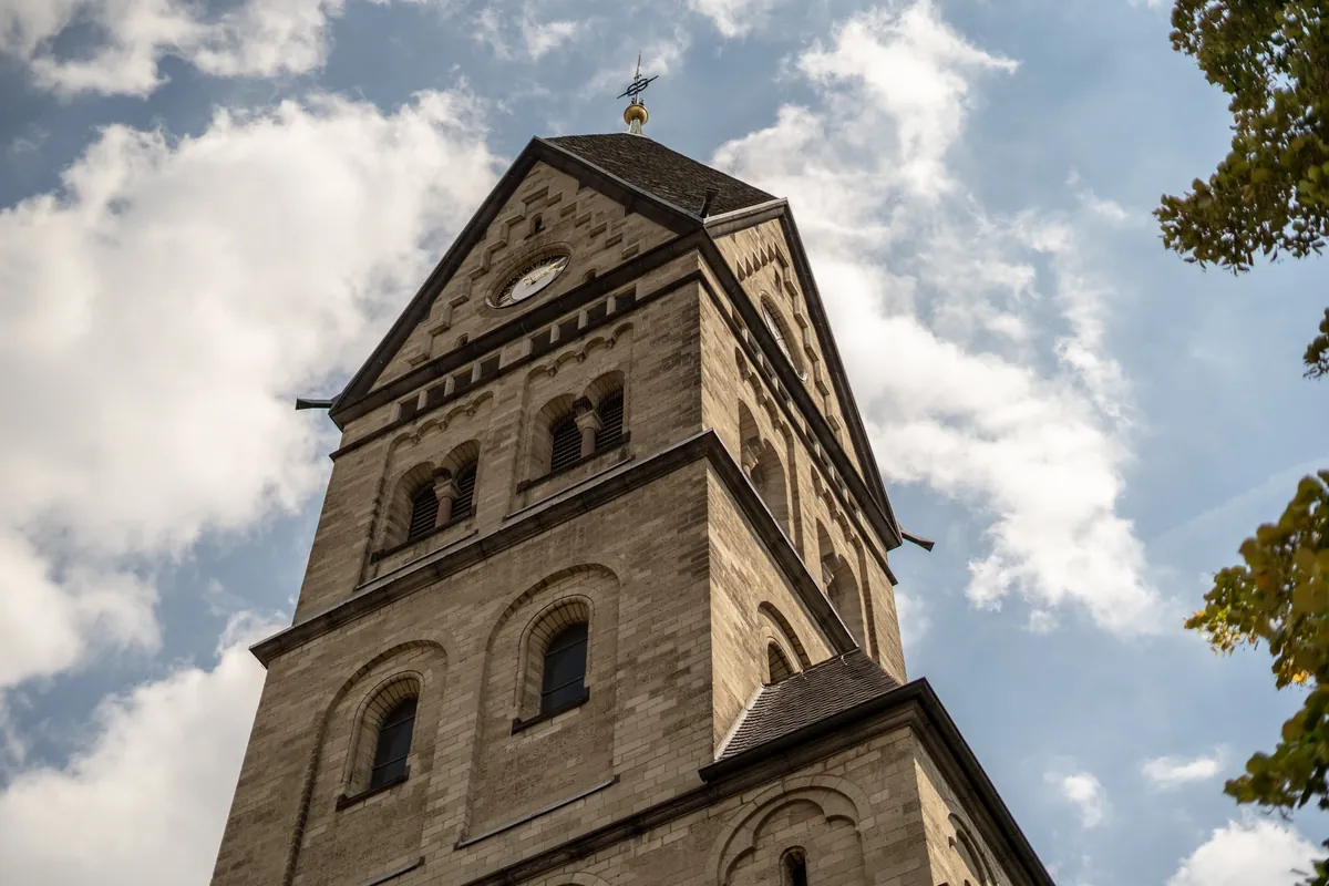 Kirchturm der St. Nikolaus in Köln Sülz