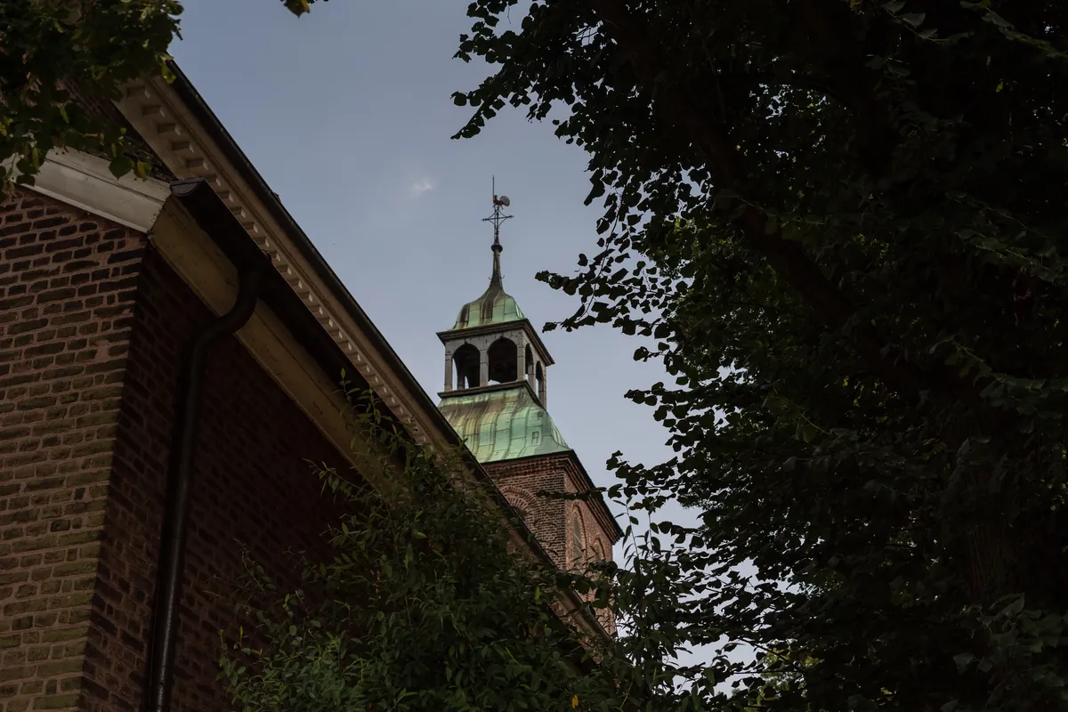 Kirchturm der St. Remigius in Köln Sürth