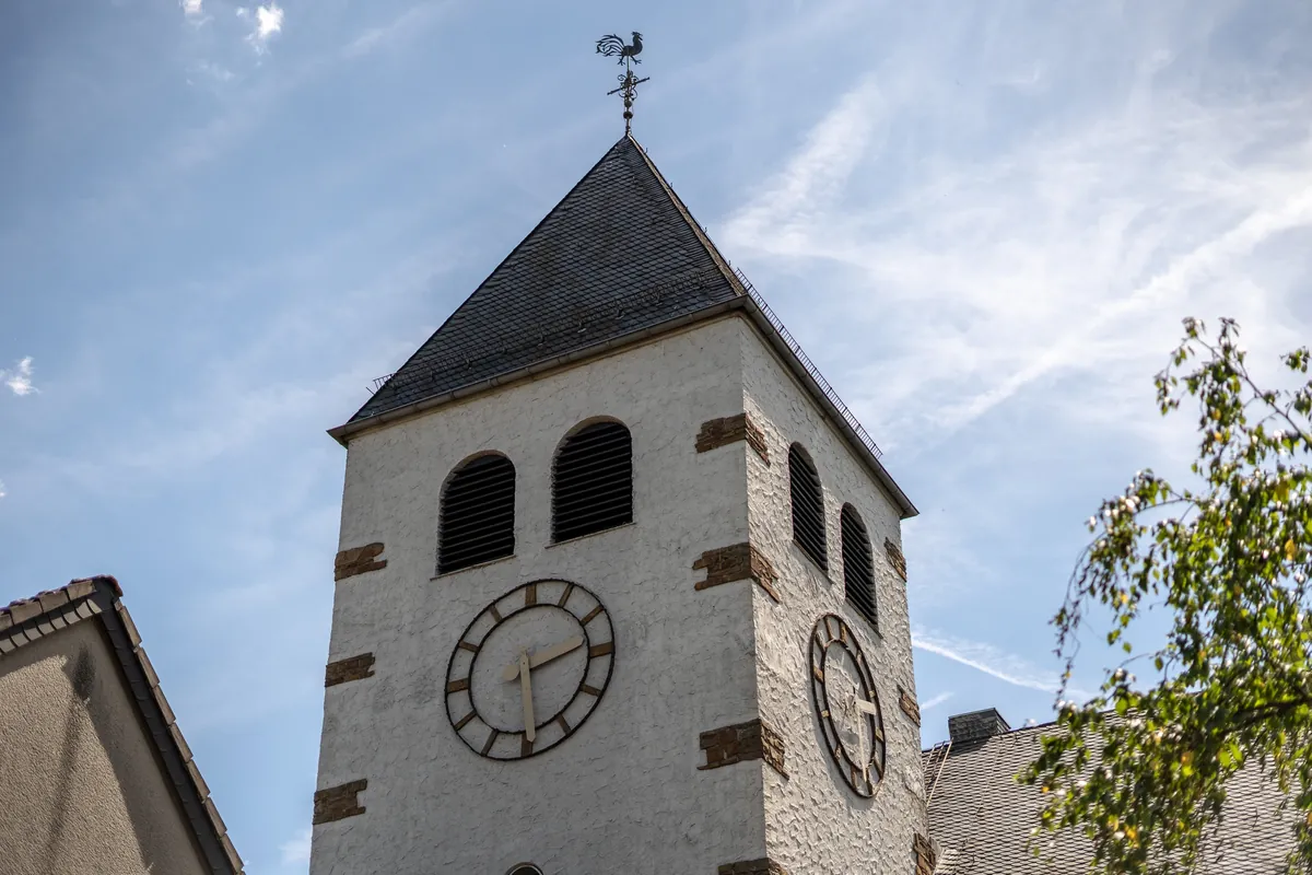 Kirchturm der St. Konrad Kirche in Köln Vogelsang