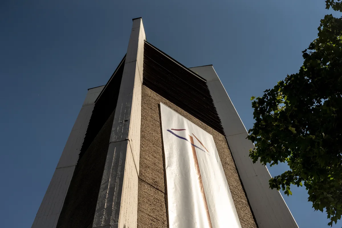 Kirchturm der Evangelische Erlöserkirche in Köln Weidenpesch
