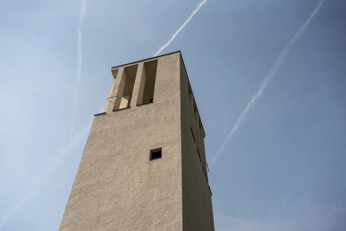Kirchturm der Melanchtonkirche in Köln Zollstock
